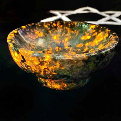 1PC Yooperlite Crystal Bowl -UV Reactive Flame Stone,Ideal for Home Decor&Gifts-Perfect for Christmas,Easter,Valentine's Day