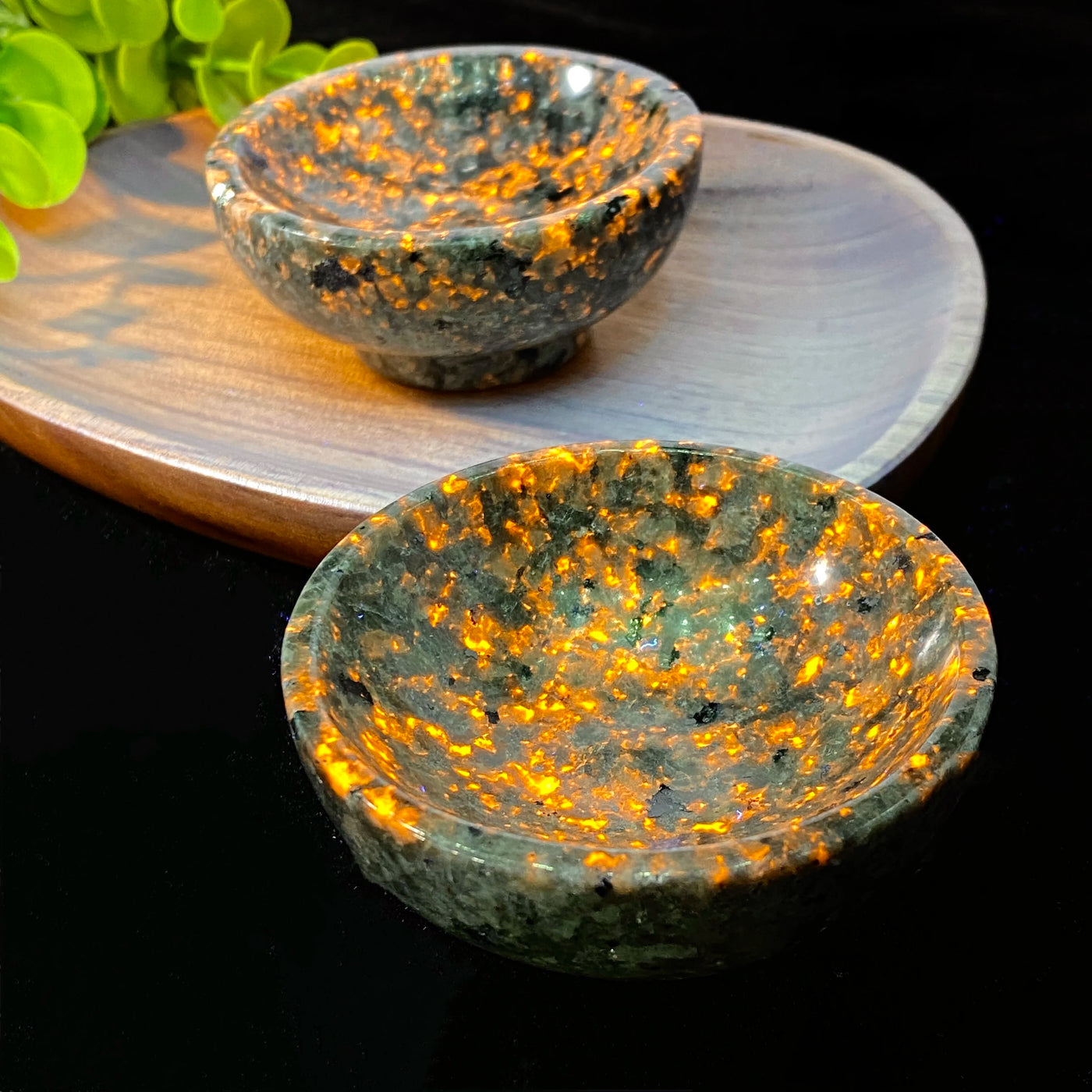 1PC Yooperlite Crystal Bowl -UV Reactive Flame Stone,Ideal for Home Decor&Gifts-Perfect for Christmas,Easter,Valentine's Day