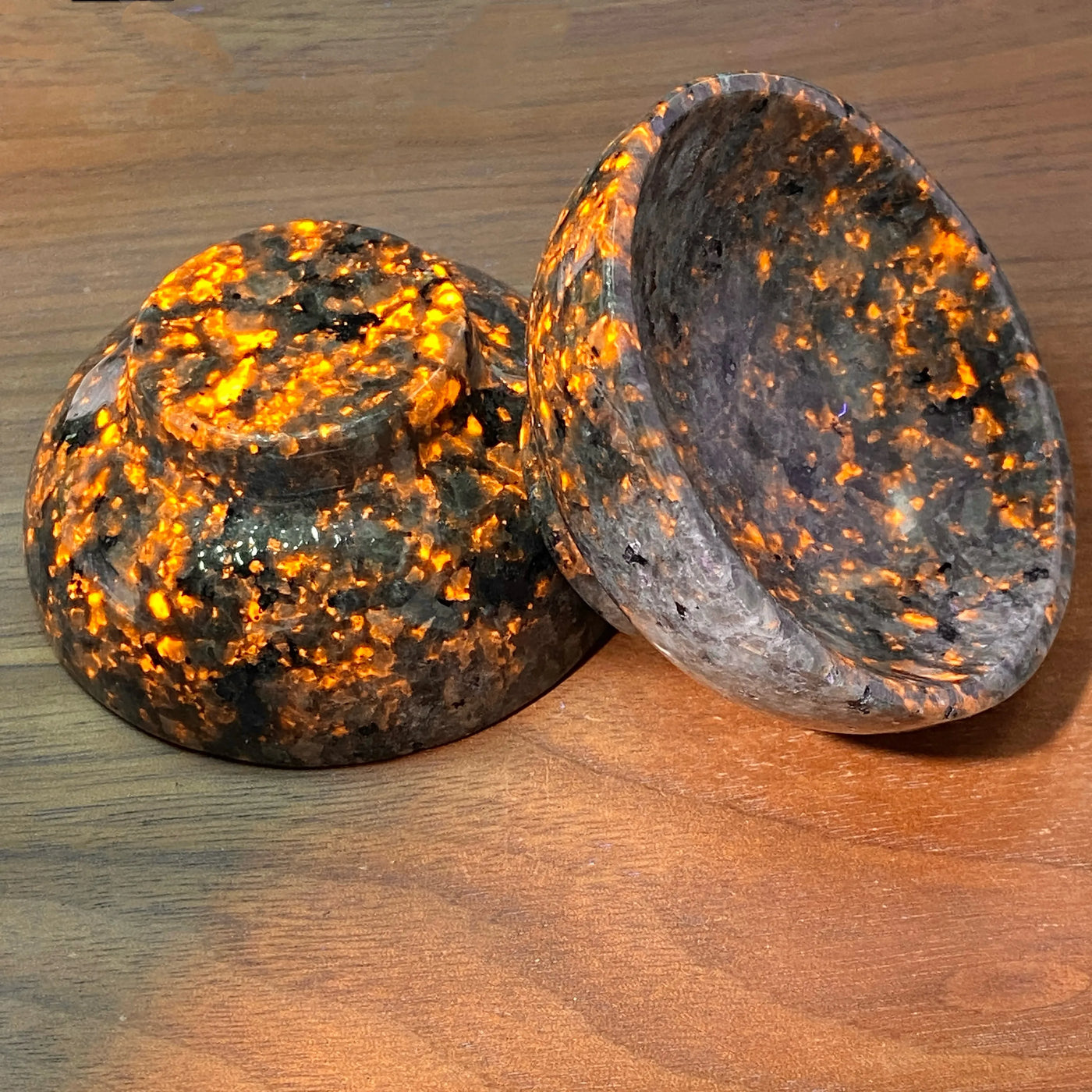 1PC Yooperlite Crystal Bowl -UV Reactive Flame Stone,Ideal for Home Decor&Gifts-Perfect for Christmas,Easter,Valentine's Day